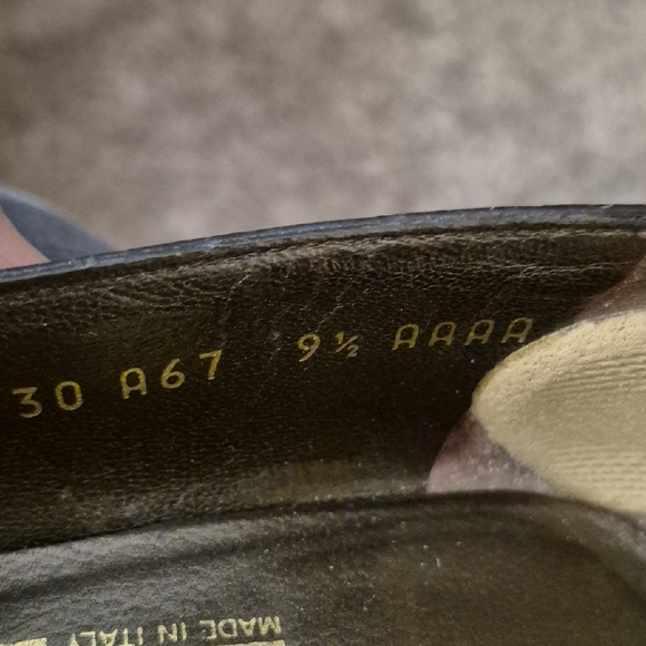 Salvatore Ferragamo Women's Black and Brown Loafers - Picture 9 of 9